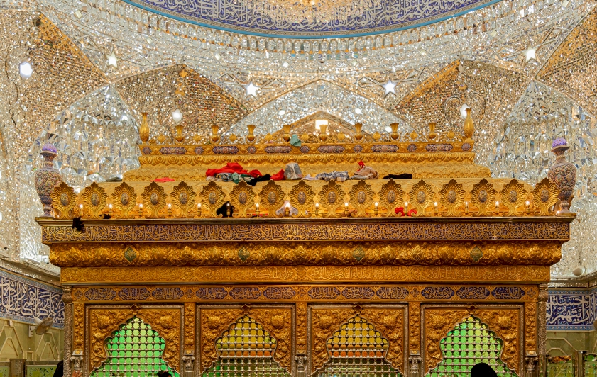 تقرير مصوّر يبيّن التفاصيل الدقيقة لشباك ضريح المولى أبي الفضل العبّاس -عليه السّلام- من الجهة الشماليّة