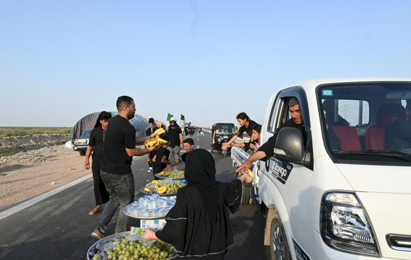 تُراثُ الجنوبِ يواكبُ الزائرينَ ويُقدِّمُ لهم الخدماتِ عِبرَ موكبِهِ