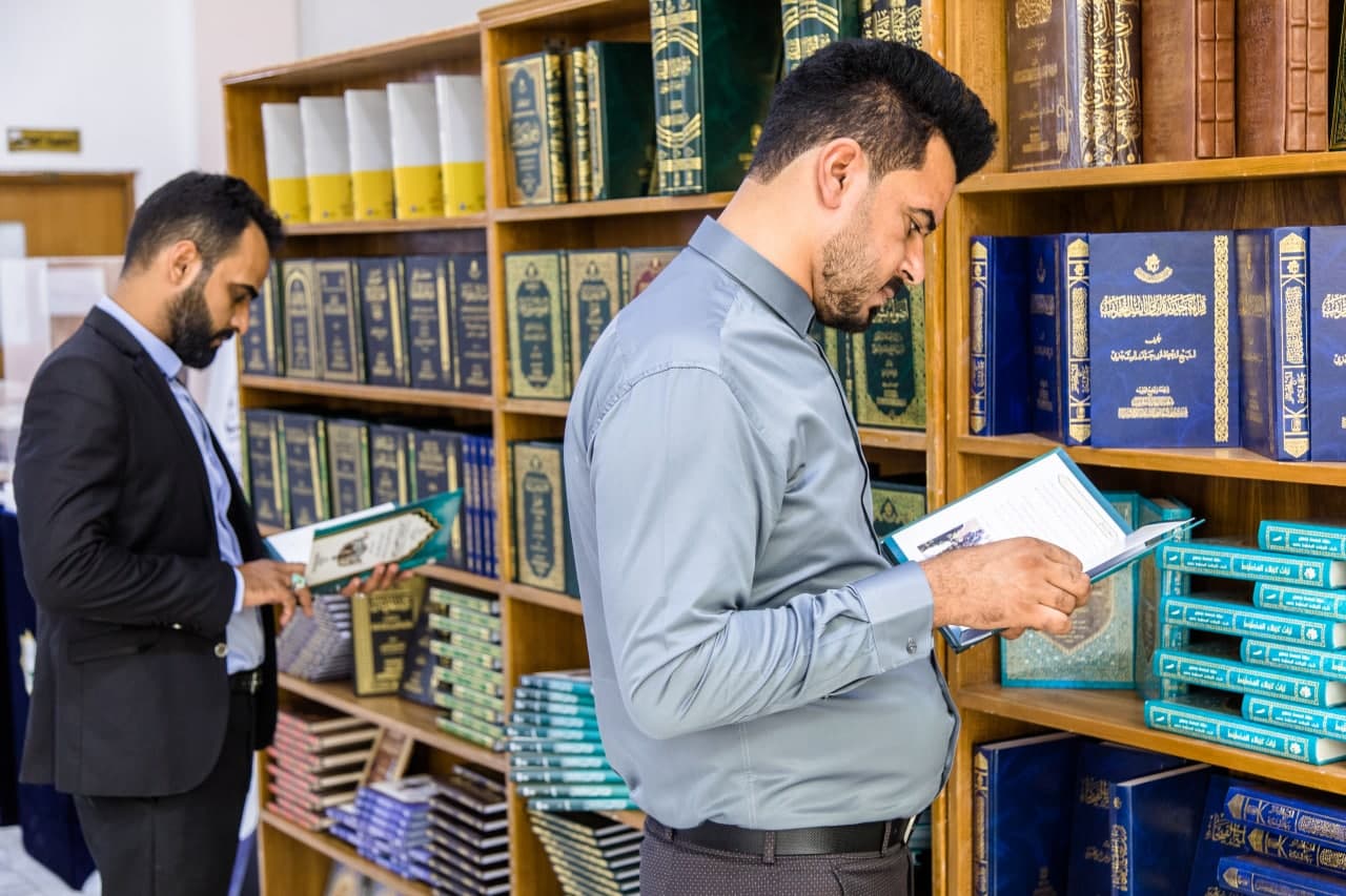 إصداراتُ قسمِ المعارف تتألقُ في أروقةِ جامعة كربلاء