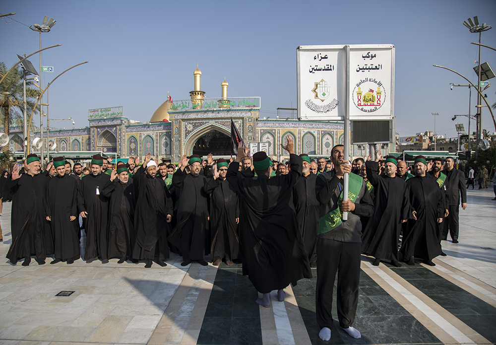 خَدَمةُ العتبتين المقدّستين يعزّون الإمام الحسين وأخاه أبا الفضل (عليهما السلام) في ذكرى استشهاد الإمام الحسن العسكري (عليه السلام)