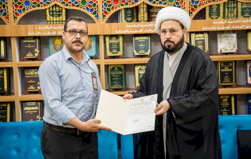 الشّيخُ الهلاليّ يُكرّمُ منتسبي تُراثِ الحِلّةِ
