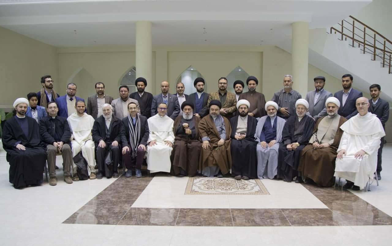 رئيس قسم شؤون المعارف الإسلامية والإنسانية يحضر جلسة علمية أقامتها كلية الفقه الجامعة في النجف الأشرف