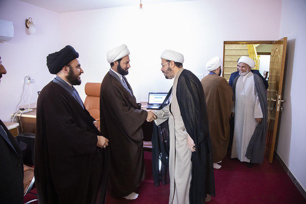 للاطَّلاع على سَيْر عمل المشاريع التحقيقية   رئيس قسم شؤون المعارف الإسلامية والإنسانية يزور مركز تراث النجف الأشرف 