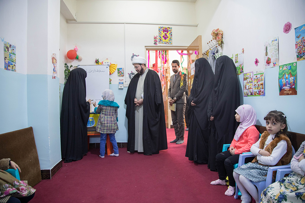 رئيس قسم شؤون المعارف الاسلامية والانسانية في العتبة العباسية المقدسة يتفقد معهد القرآن الكريم النسوي في النجف الأشرف