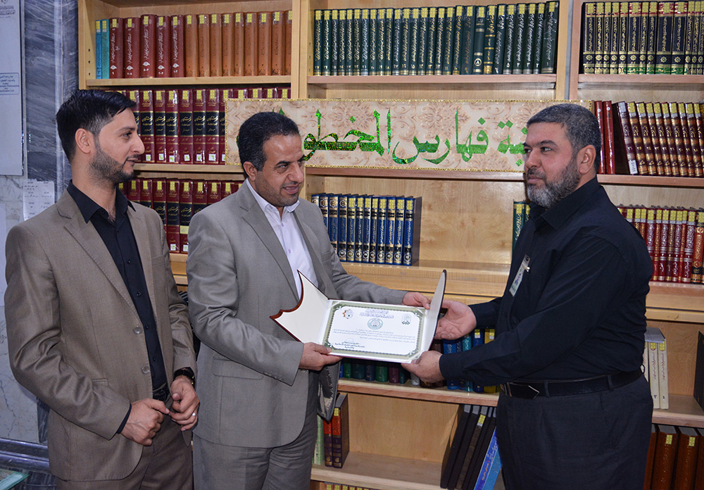 قسم شؤون المعارف الاسلامية والانسانية في العتبة العباسية المقدسة يختتم دورة فهرسة المخطوطات والوثائق وتوزيع شهادات تقديرية على المشاركين في الدورة