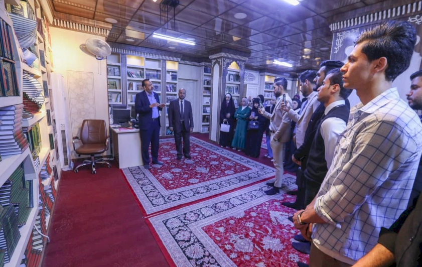 مركزُ تُراثِ البصرةِ يستقبلُ ثلّةً من طلبةِ جامعةِ البصرةِ