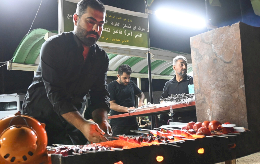 موكبُ جنوبِ الولاءِ يُباشِرُ بتقديمِ خدماتِه لزائري الأربعينيَّةِ