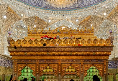 تقرير مصوّر يبيّن التفاصيل الدقيقة لشباك ضريح المولى أبي الفضل العبّاس -عليه السّلام- من الجهة الشماليّة