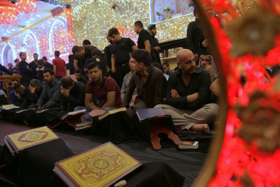 معهد القرآن الكريم للرجال يقيم محفلا ً قرآنيا ً عاشورائيا ً في مقام صاحب الزمان عجل الله فرجه الشريف