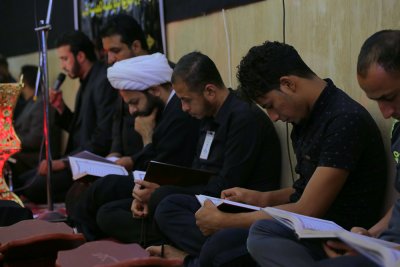 معهد القرآن الكريم للرجال يقيم محفلا ً قرآنيا ً عاشورائيا ً في مقام صاحب الزمان عجل الله فرجه الشريف