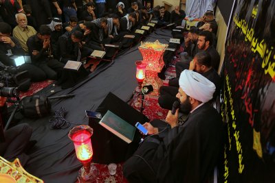 معهد القرآن الكريم للرجال يقيم محفلا ً قرآنيا ً عاشورائيا ً في مقام صاحب الزمان عجل الله فرجه الشريف