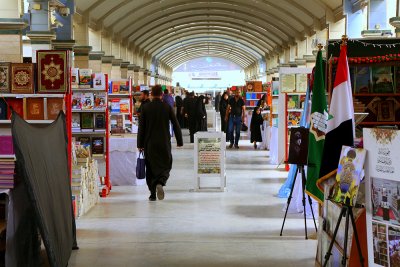 توافد زائري  معرض تراتيل سجادية على قسم المعارف الاسلامية والانسانية  التابع للعتبة العباسية المقدسة   