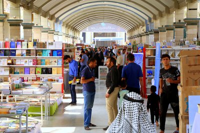 توافد زائري  معرض تراتيل سجادية على قسم المعارف الاسلامية والانسانية  التابع للعتبة العباسية المقدسة   