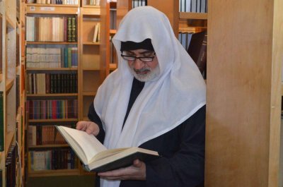 وفد العتبة العباسية المقدسة يزور عدداً من المحققين في مدينة قم الإيرانية ويطلع على مكتباتهم الزاخرة