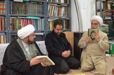 وفد العتبة العباسية المقدسة يزور عدداً من المحققين في مدينة قم الإيرانية ويطلع على مكتباتهم الزاخرة