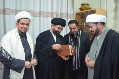 وفد العتبة العباسية المقدسة يزور عدداً من المحققين في مدينة قم الإيرانية ويطلع على مكتباتهم الزاخرة