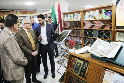 لجنة المعارض التابعة الى الشعبة الادارية تشارك في المعرض الشامل للكتاب الذي تقيمه الامانة العامة للمكتبة المركزية في جامعة بغداد