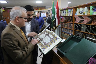 لجنة المعارض التابعة الى الشعبة الادارية تشارك في المعرض الشامل للكتاب الذي تقيمه الامانة العامة للمكتبة المركزية في جامعة بغداد