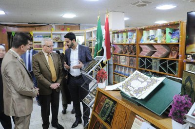 لجنة المعارض التابعة الى الشعبة الادارية تشارك في المعرض الشامل للكتاب الذي تقيمه الامانة العامة للمكتبة المركزية في جامعة بغداد