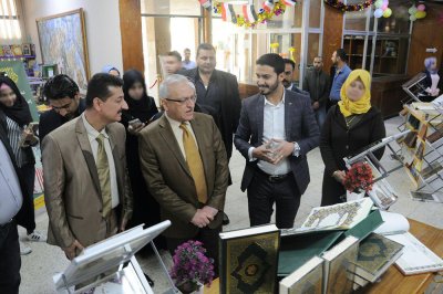 لجنة المعارض التابعة الى الشعبة الادارية تشارك في المعرض الشامل للكتاب الذي تقيمه الامانة العامة للمكتبة المركزية في جامعة بغداد