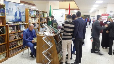 لجنة المعارض التابعة الى الشعبة الادارية تشارك في المعرض الشامل للكتاب الذي تقيمه الامانة العامة للمكتبة المركزية في جامعة بغداد