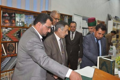 لجنة المعارض التابعة الى الشعبة الادارية تشارك في معرض جامعة ذي قار