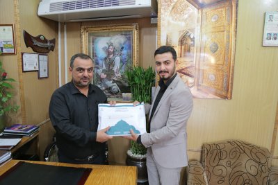 قسم المعارف الإسلامية والانسانية يوزع اصداراته الجديدة
