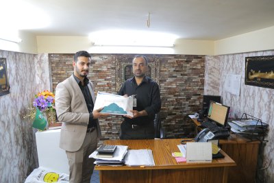 قسم المعارف الإسلامية والانسانية يوزع اصداراته الجديدة