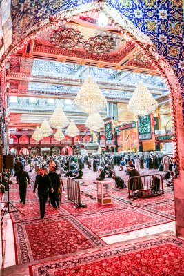 اتشحت العتبة العباسية المقدسة بالسواد حزنا بذكرى وفاة الرسول الاعظم محمد (صلى الله عليه واله) وبهذا المناسبة الأليمة نعزي صاحب العصر والزمان ومراجعنا العظام والعالم الاسلامي بهذا المصاب الجلل 