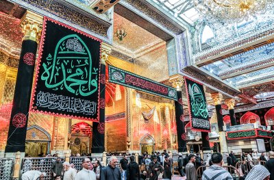 اتشحت العتبة العباسية المقدسة بالسواد حزنا بذكرى وفاة الرسول الاعظم محمد (صلى الله عليه واله) وبهذا المناسبة الأليمة نعزي صاحب العصر والزمان ومراجعنا العظام والعالم الاسلامي بهذا المصاب الجلل 