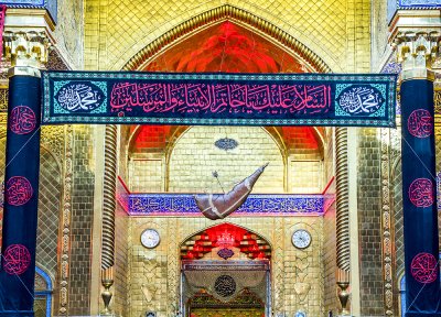 اتشحت العتبة العباسية المقدسة بالسواد حزنا بذكرى وفاة الرسول الاعظم محمد (صلى الله عليه واله) وبهذا المناسبة الأليمة نعزي صاحب العصر والزمان ومراجعنا العظام والعالم الاسلامي بهذا المصاب الجلل 