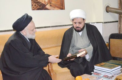 وفد العتبة العباسيّة المقدّسة يزور مدينة مشهد المقدّسة ويلتقي سماحة السيّد عليّ الشهرستانيّ