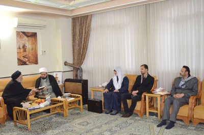 وفد العتبة العباسيّة المقدّسة يزور مدينة مشهد المقدّسة ويلتقي سماحة السيّد عليّ الشهرستانيّ