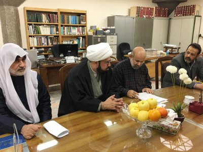 بهدف التعاون بينها لتطوير العمل التراثي والبحثي ... وفد قسم شؤون المعارف الإسلامية والإنسانية في رحاب المكتبة العامة في الحرم الرضوي المقدس