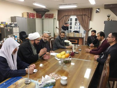 بهدف التعاون بينها لتطوير العمل التراثي والبحثي ... وفد قسم شؤون المعارف الإسلامية والإنسانية في رحاب المكتبة العامة في الحرم الرضوي المقدس