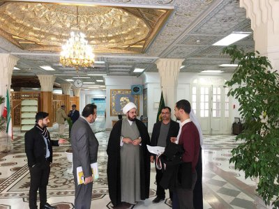 بهدف التعاون بينها لتطوير العمل التراثي والبحثي ... وفد قسم شؤون المعارف الإسلامية والإنسانية في رحاب المكتبة العامة في الحرم الرضوي المقدس