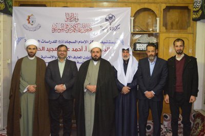 المحقق أحمد علي الحِلِّيّ يلقي محاضرة تراثية علمية على الطلبة الكويتيّين في مركز الإمام السجاد بمدينة قم المقدّسة