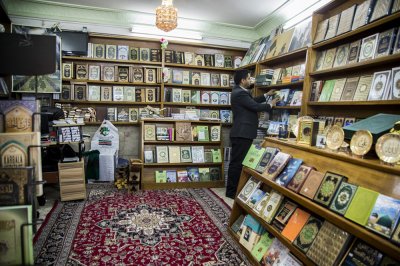 معرض الكتاب الدائم التابع لقسم شؤون المعارف الإسلامية والإنسانية نافذة لخدمة العلم والمعرفة الإسلامية والإنسانية