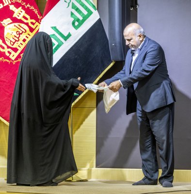العتبةُ العبّاسية المقدّسة تكرّم طالبات معهد القرآن الكريم النسوي الفائزات بالمسابقات الوطنية للقرآن الكريم