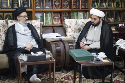 السيد الحكيم في ضيافة قسم شؤون المعارف الإسلامية والإنسانية