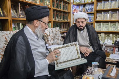 السيد الحكيم في ضيافة قسم شؤون المعارف الإسلامية والإنسانية