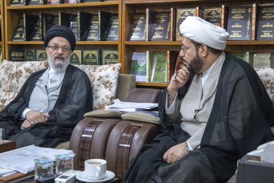 السيد الحكيم في ضيافة قسم شؤون المعارف الإسلامية والإنسانية