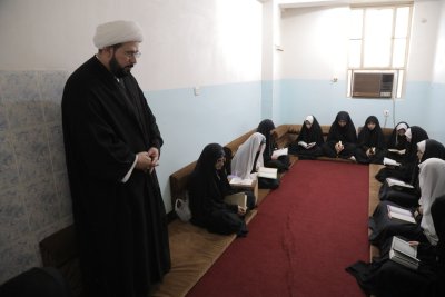 رئيس القسم يزور معهد القرآن الكريم النسوي في النجف  ويتابع الدورات القرآنية ويتفقد أعمال البناية الجديدة ويلتقى بكادر مجلة نفحات 