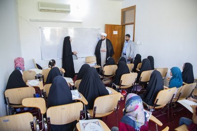 رئيس قسم شؤون المعارف الإسلامية والانسانية يتفقد معهد القرآن الكريم للنساء فرع الهندية ويتابع مشروع الدورات القرآنية الصيفية