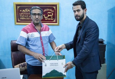 قسم شؤون المعارف الإسلامية والإنسانية يهدي اصداراته لعدد من القنوات الفضائية في المحافظة ويثمن تعاونهم مع القسم