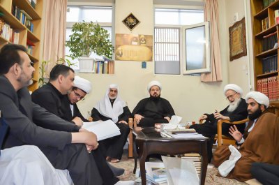 وفد العتبة العبّاسيّة المقدّسة يلتقي المرجع الدينيّ آية الله العظمى الشيخ لطف الله الصافي – دام ظلّه- في مدينة قم المقدّسة
