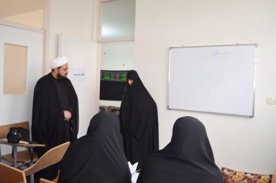 رئيس قسم شؤون المعارف الإسلامية والإنسانية يزور معهد القرآن الكريم النسوي في مدينة (أراك)