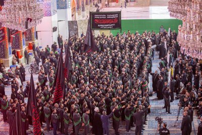 موكب الامام الحسين(ع) خدمة العتبتين المقدستين الحسينية والعباسية بذكرى وفاة الرسول الاعظم محمد ( ص )