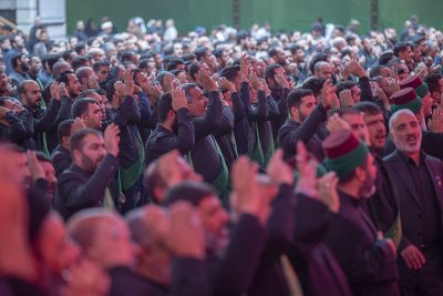 موكب الامام الحسين(ع) خدمة العتبتين المقدستين الحسينية والعباسية بذكرى وفاة الرسول الاعظم محمد ( ص )