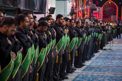 موكب الامام الحسين(ع) خدمة العتبتين المقدستين الحسينية والعباسية بذكرى وفاة الرسول الاعظم محمد ( ص )